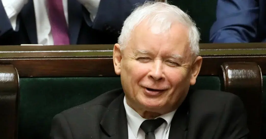 Główne zdjęcie - Kaczyński "trolluje" Polaków. "Jest lepiej, bo przestali jeździć na szparagi"