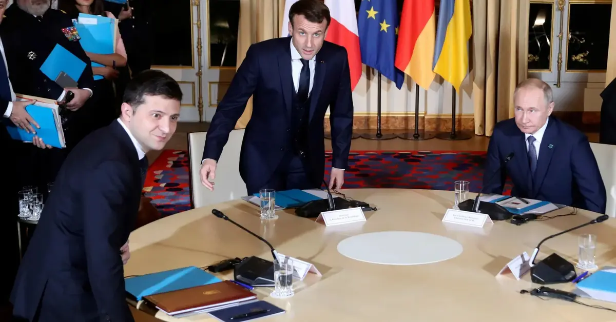 Wołodymyr Zełenski, Emmanuel Macron i Władimir Putin