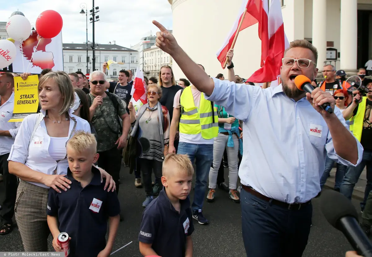 Paweł Tanajno na czele manifestacji