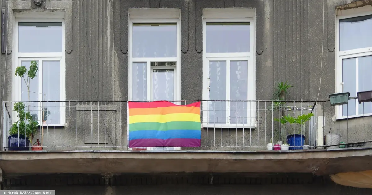 Główne zdjęcie - Homofobiczny atak w Poznaniu. Kobieta straciła przytomność. Poszło o tęczową flagę