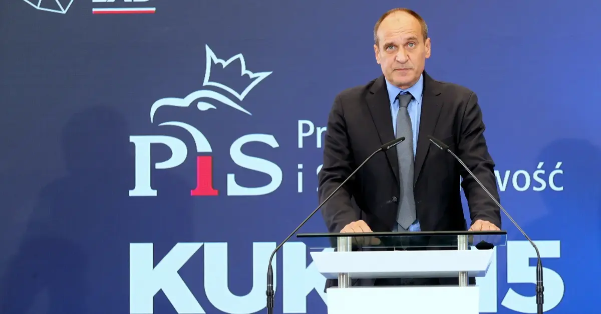 Paweł Kukiz podczas wystąpienia dotyczącego umowy o współpracy programowej PiS i Kukiz'15