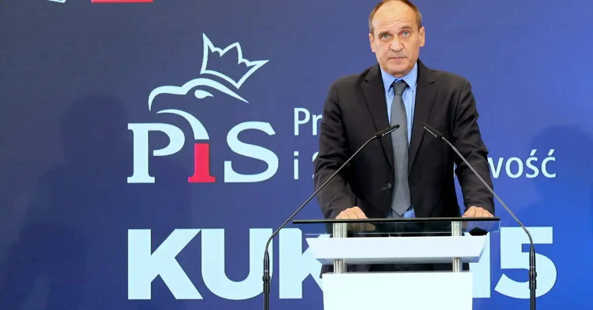 Paweł Kukiz podczas wystąpienia dotyczącego umowy o współpracy programowej PiS i Kukiz'15