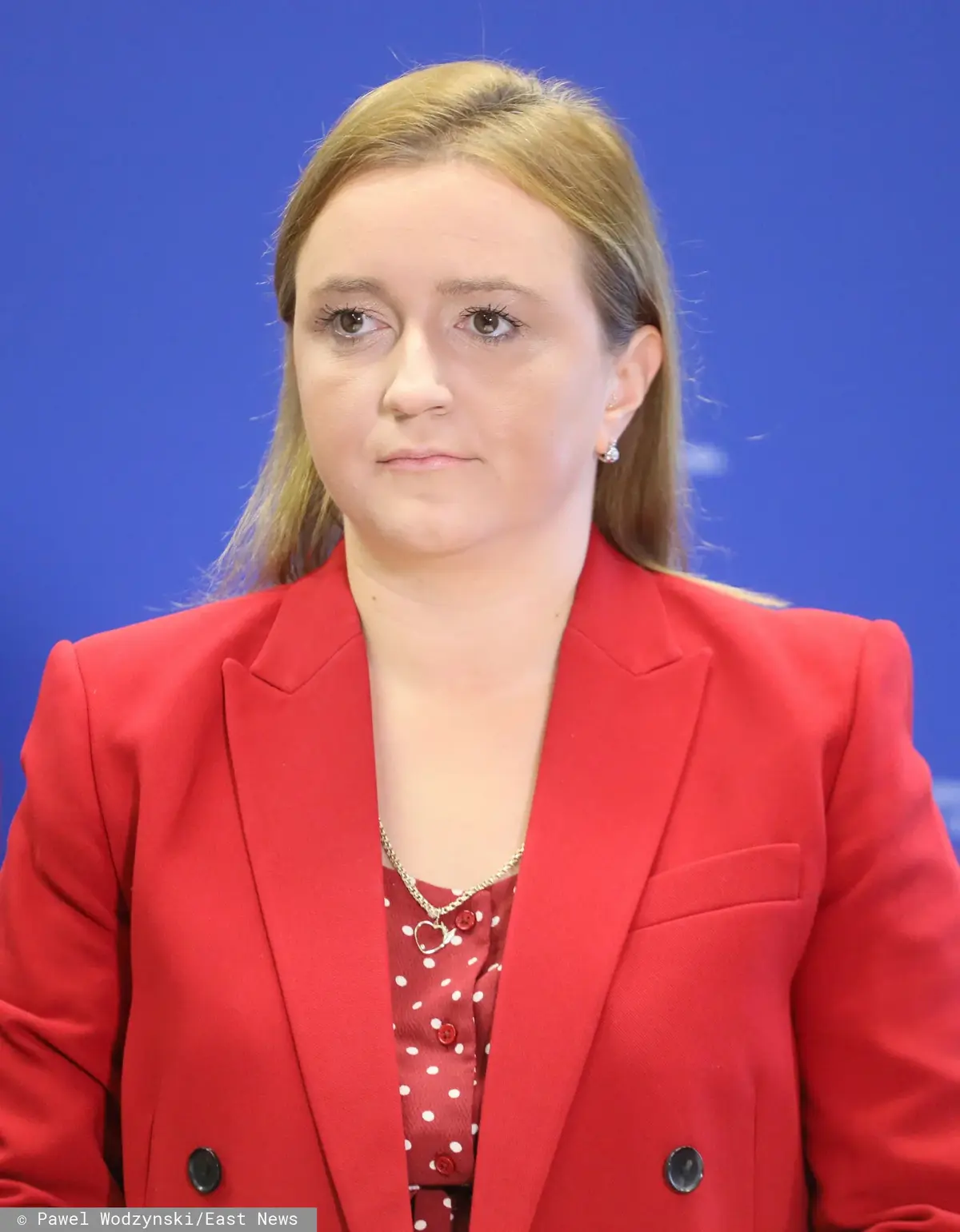 Olga Semeniuk w czerwonej marynarce