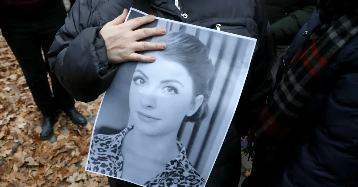 plakat ze zdjęciem Izy, tragicznie zmarłej kobiety