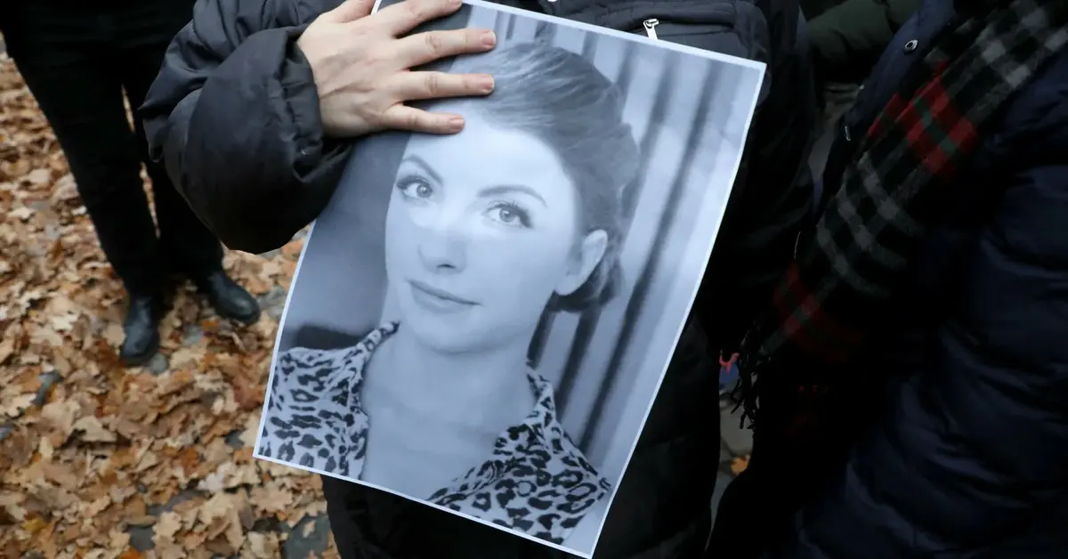 plakat ze zdjęciem Izy, tragicznie zmarłej kobiety