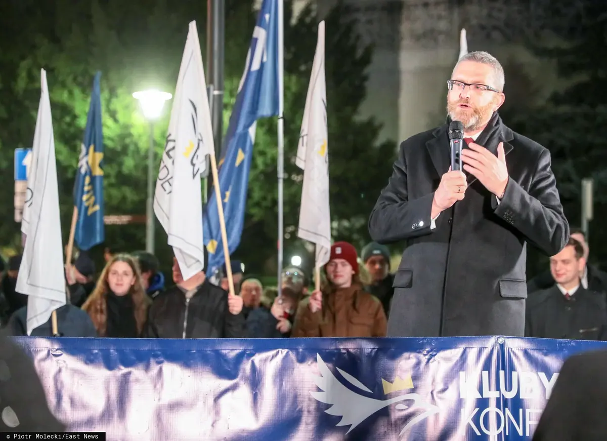 Grzegorz Braun - Stop segregacji sanitarnej - protest Konfederacji przed Sejmem