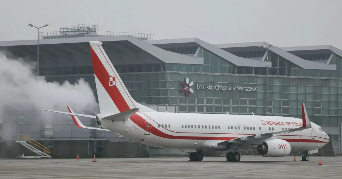 Samolot odlatujący z lotniska Chopina w Warszawie
