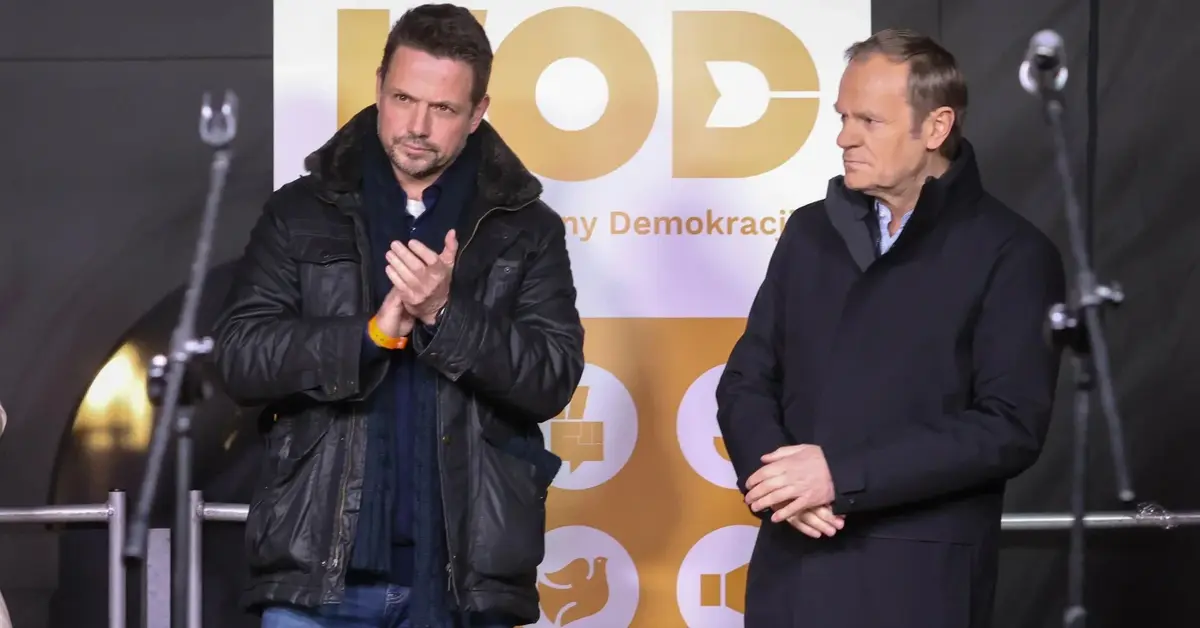 Protesty w obronie wolnych mediów Donald Tusk i Rafał Trzaskowski