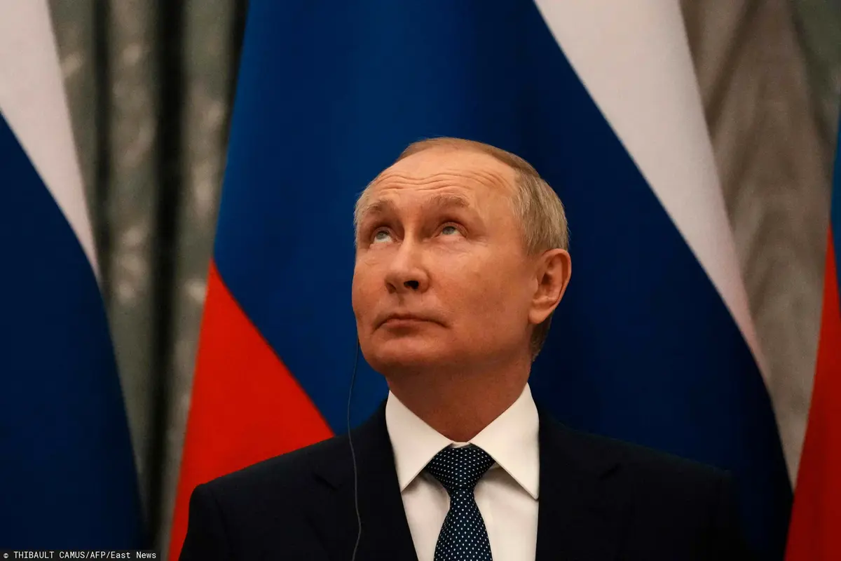 Władimir Putin z refleksyjną miną