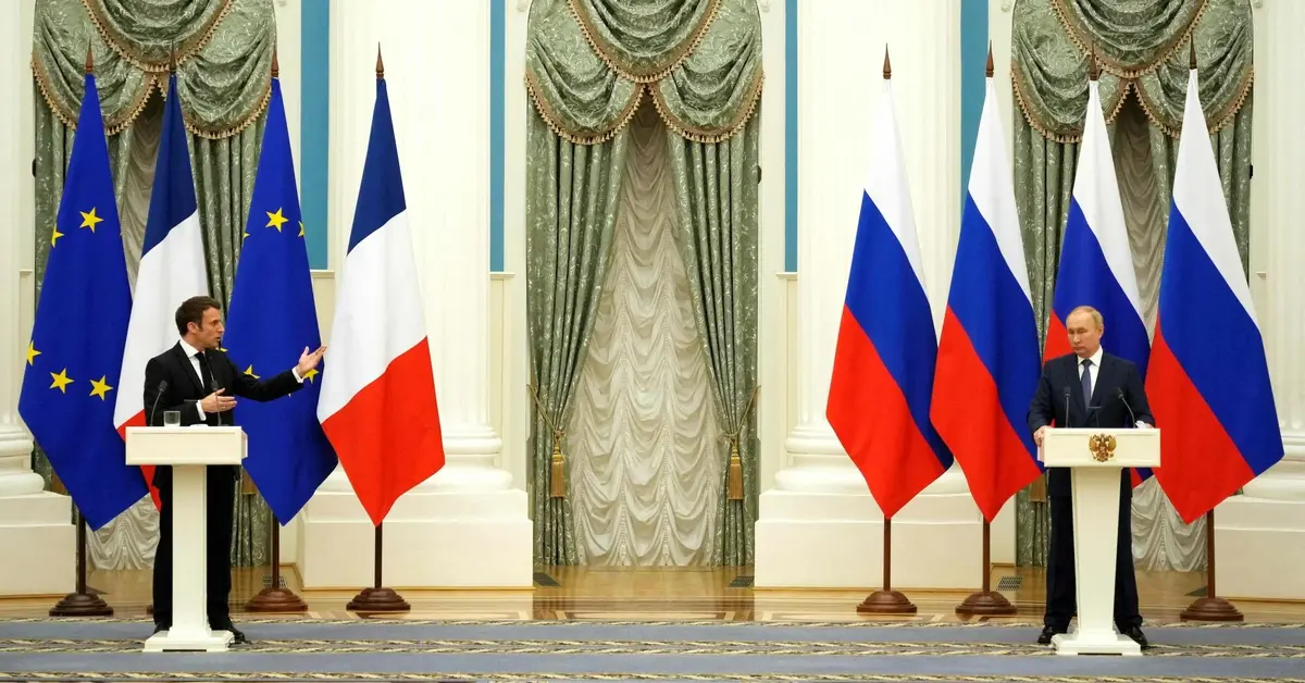 Emmanuel Macron i  Władimir Putin w Moskwie