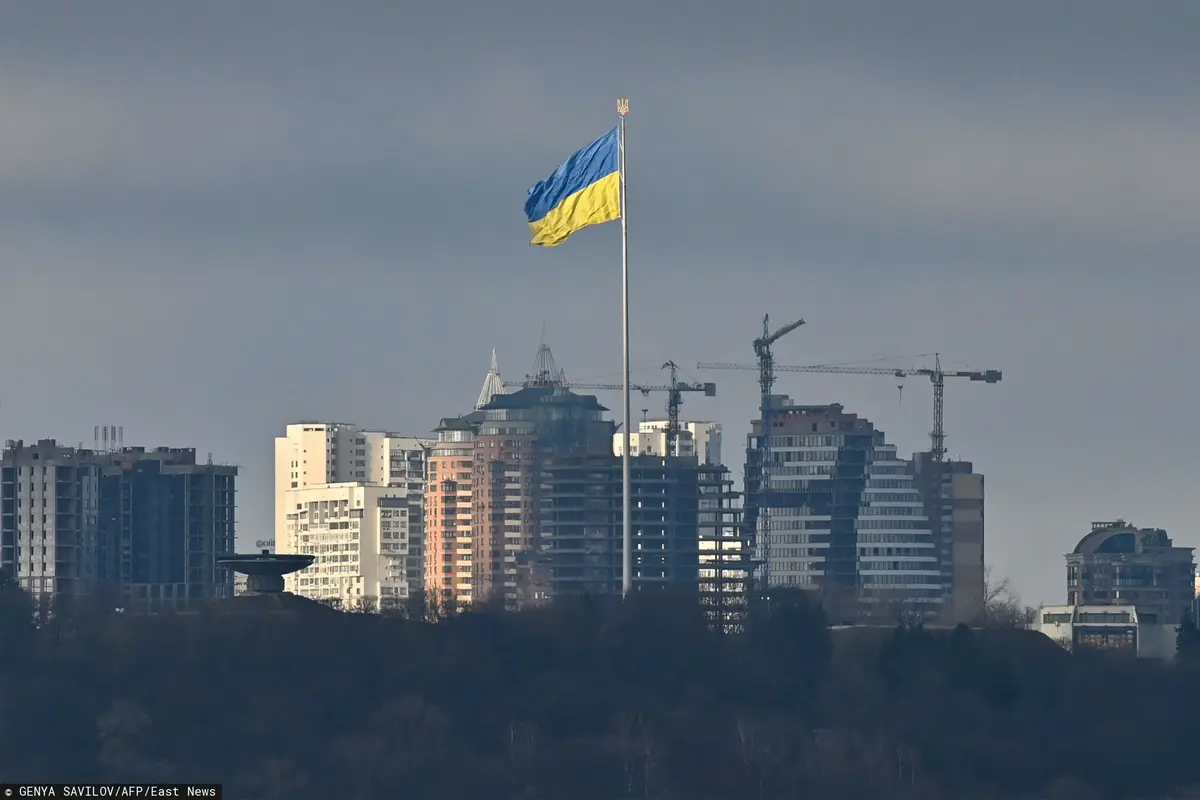 Ukraińska flaga nad Kijowem.