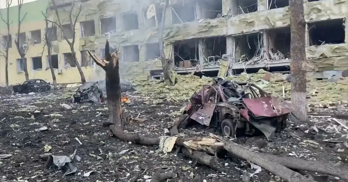 Mariupol, zbombardowany szpital