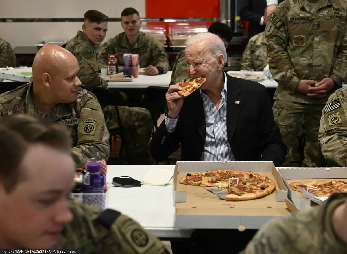 Biden je pizzę z amerykańskimi żołnierzami