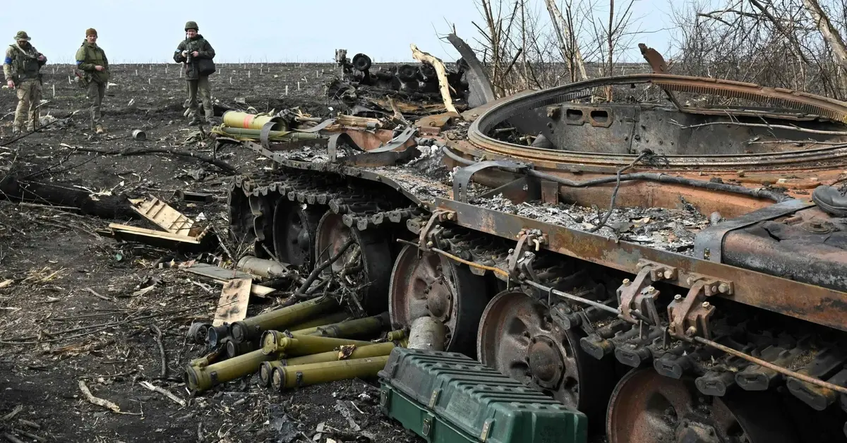 Wojna w Ukrainie - rosyjskie czołgi z okolic miejscowości Mała Rogań