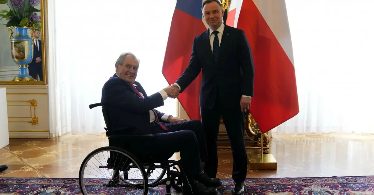 Główne zdjęcie - Wizyta Andrzeja Dudy w Czechach. Prezydent Polski grozi Gazpromowi