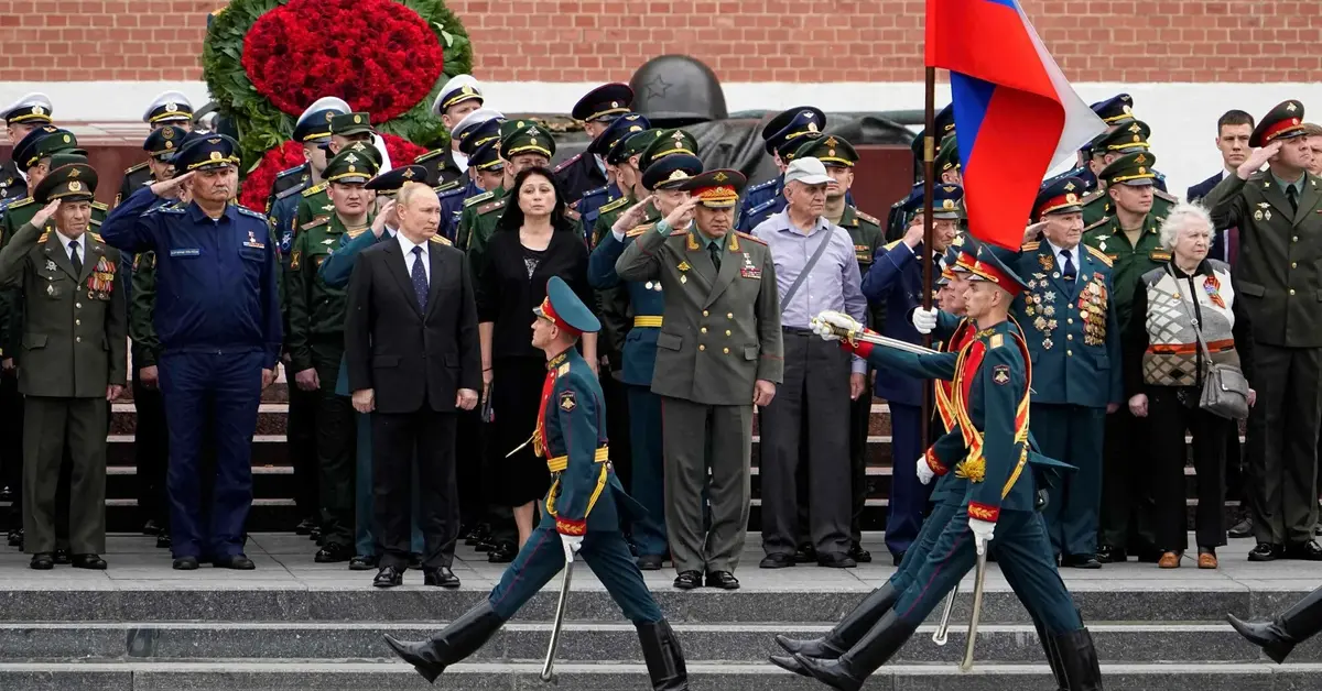 Putin w towarzystwie rosyjskich żołnierzy