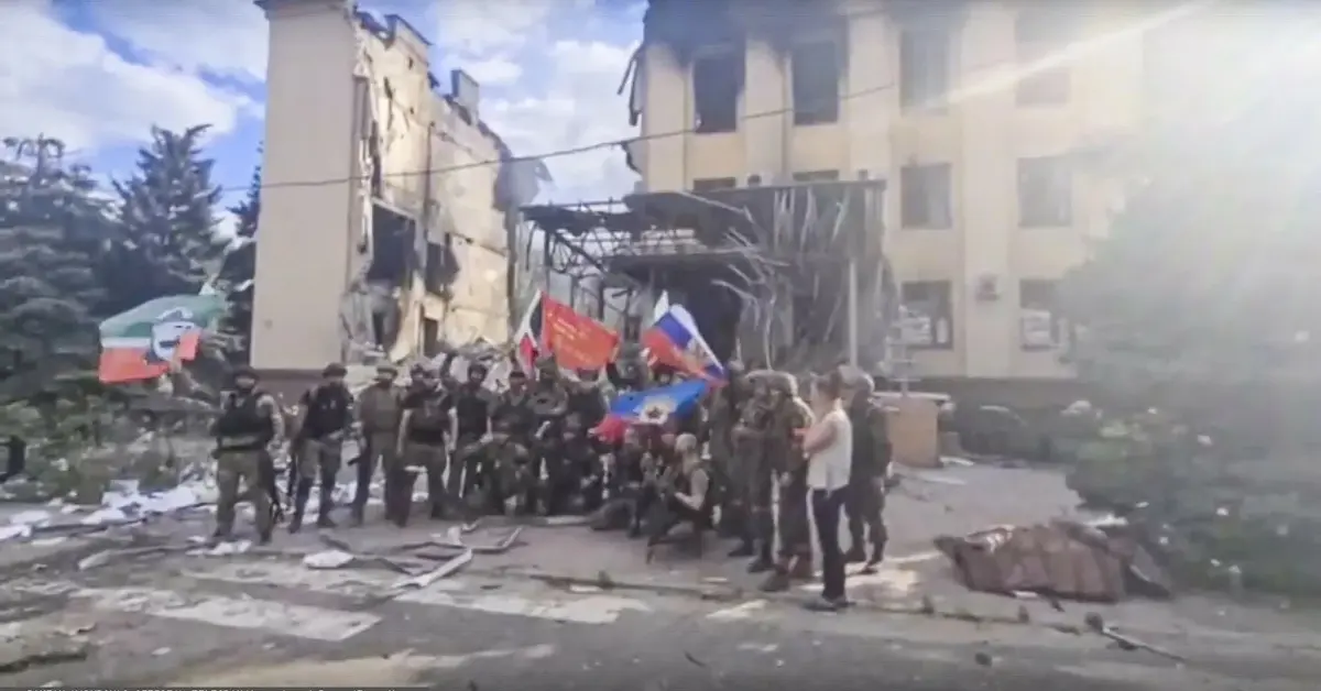 Główne zdjęcie - Raport Ukraina. Ukraińcy wycofują się z Lisiczańska. Wybuchy w rosyjskich miastach