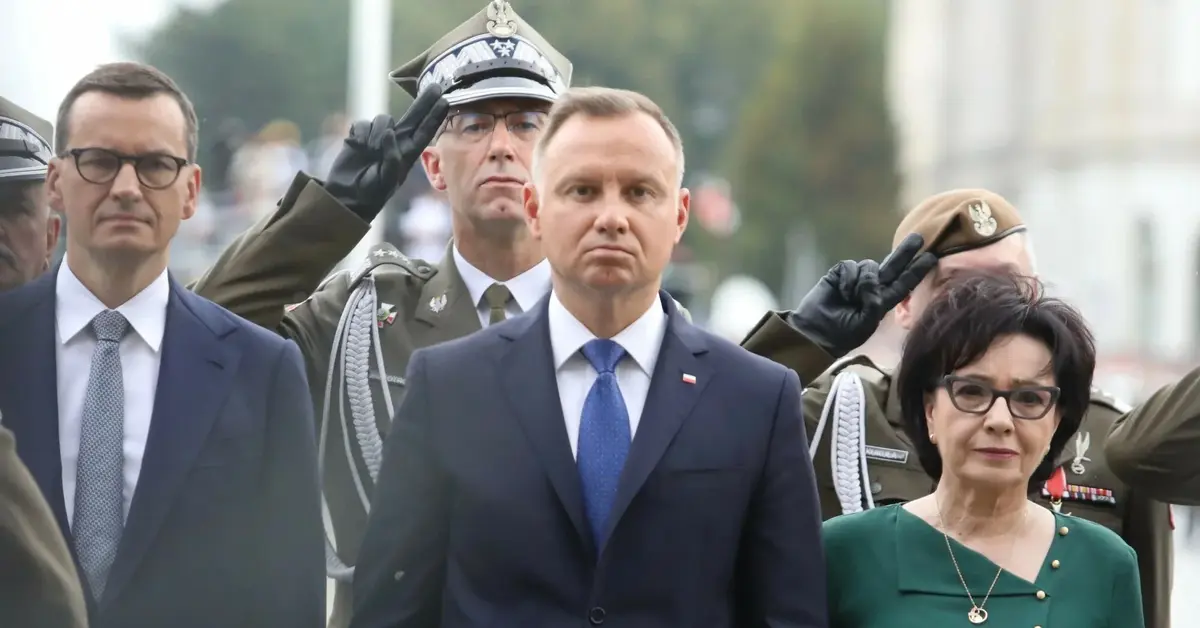 Główne zdjęcie - Święto Wojska Polskiego: Zełenski przemawia na tle polskiej flagi