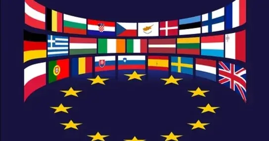 Flaga Unii Europejskiej a nad nią flagi innych państw