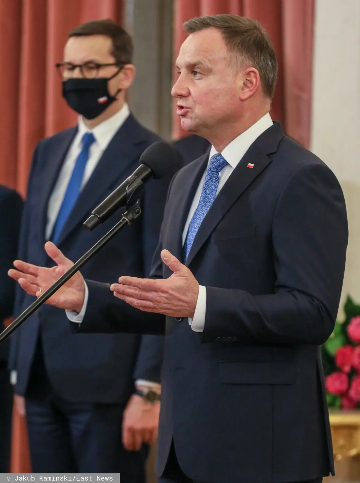 Andrzej Duda przemawia do mikrofonu