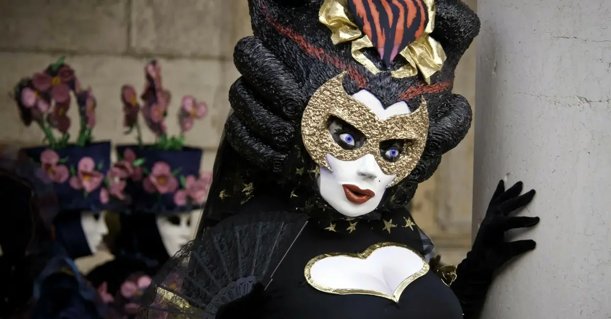 Kobieta w masce na Karnawale w Wenecji
