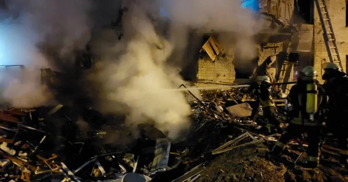 zniszczenia po bombardowaniu Kijowa