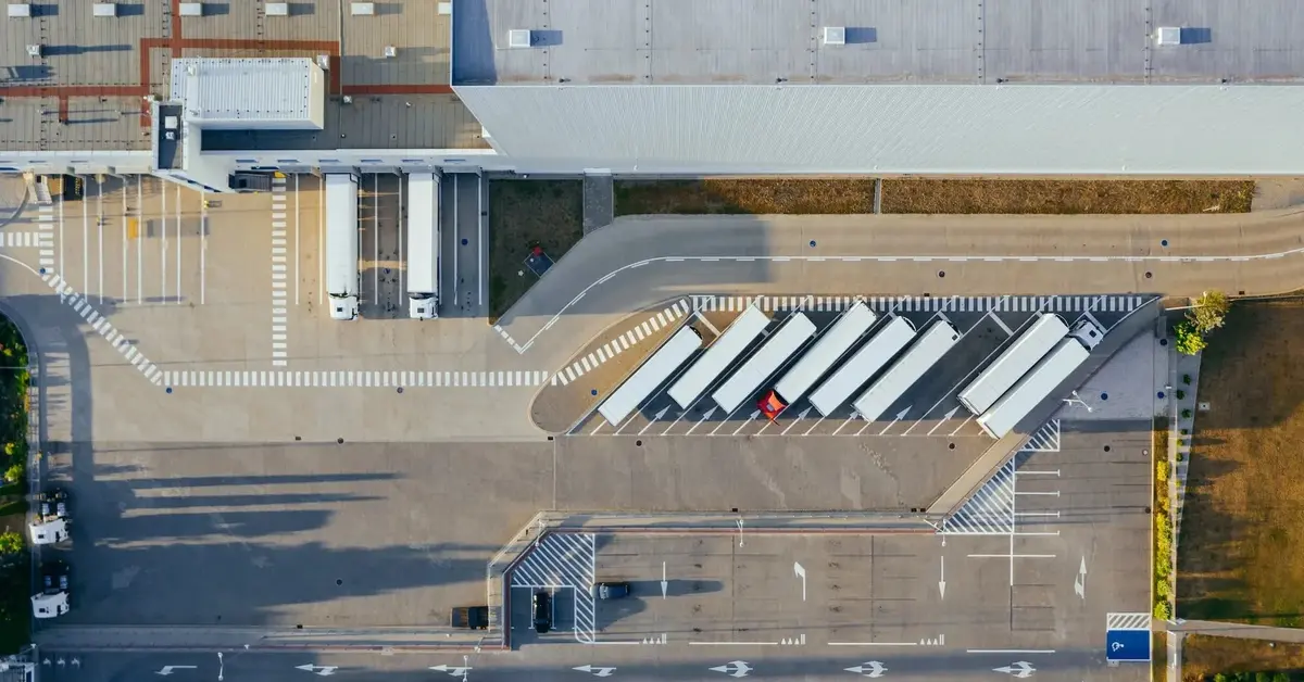 Widok z lotu ptaka na magazynu do wynajmuj, chętnie w Łodzi