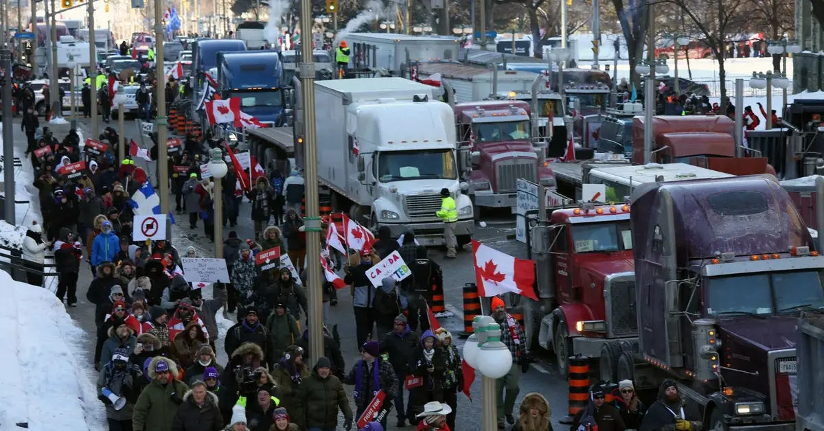 Główne zdjęcie - Szaleństwo w Kanadzie. Protestujący blokują centrum Ottawy