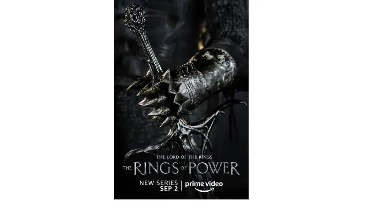 Plakat "Pierścienie władzy": dłoń Władcy Ciemności z mieczem
