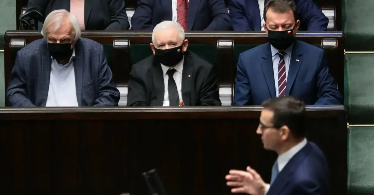 Główne zdjęcie - Polacy ocenili postawę rządu i prezydenta. Sondaż okazał się bezlitosny dla partii rządzącej