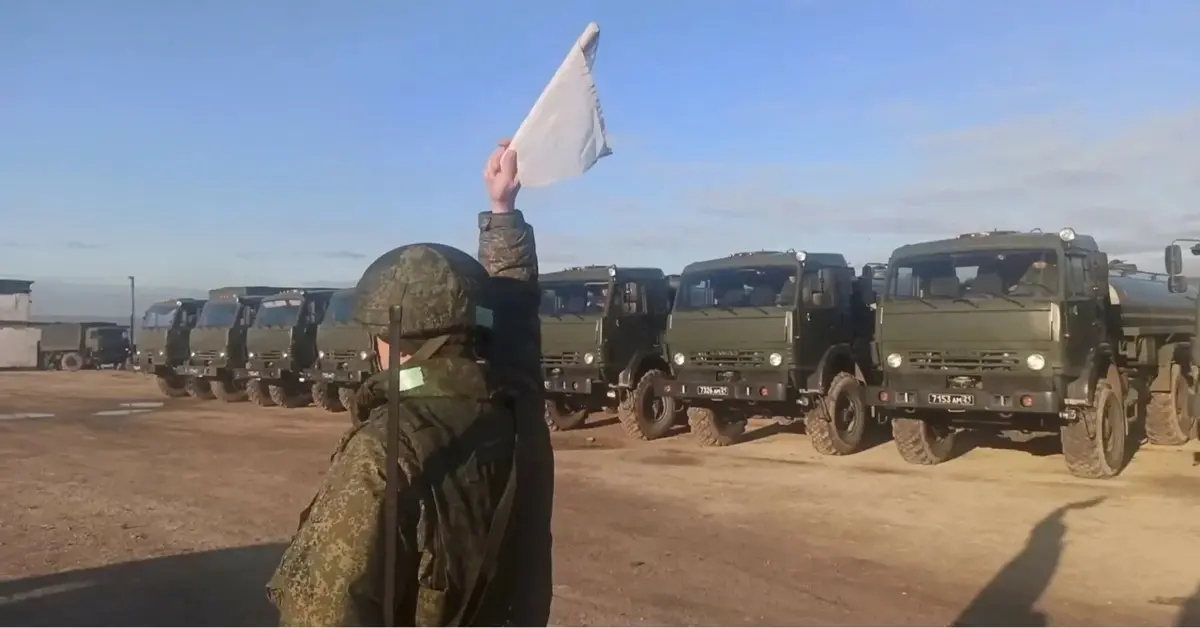 rosyjski żołnierz z białą flagą