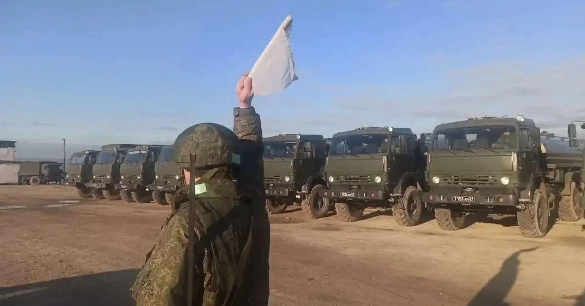rosyjski żołnierz z białą flagą