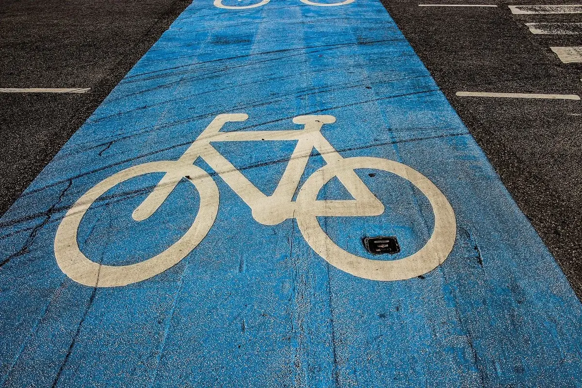 Ścieżka rowerowa ze znakiem roweru
