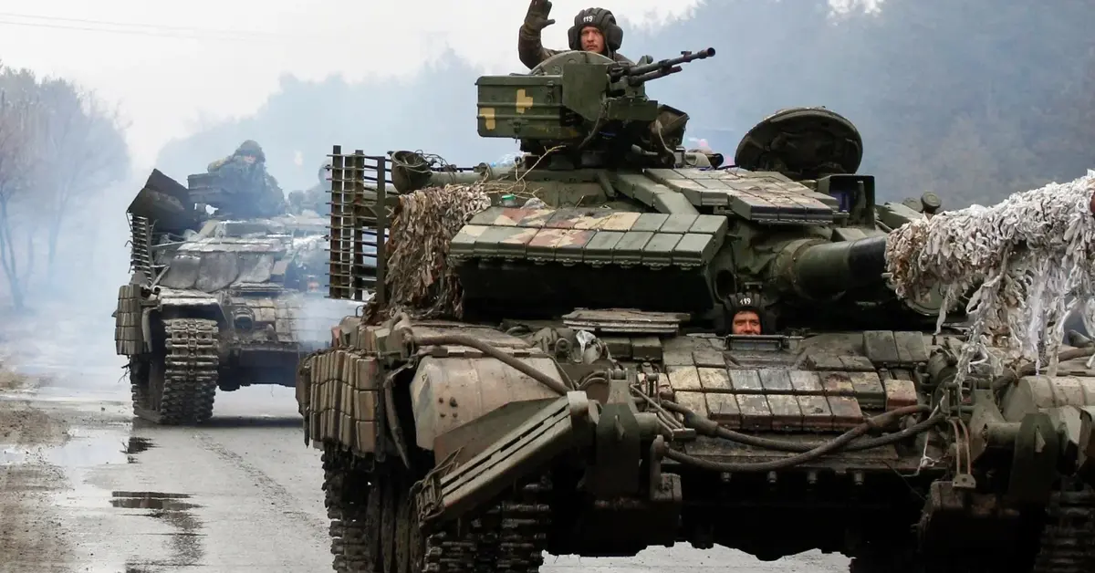 Główne zdjęcie - Na Kijów spadł pocisk balistyczny. Nadjeżdżająca kolumna czołgów ma 30 km